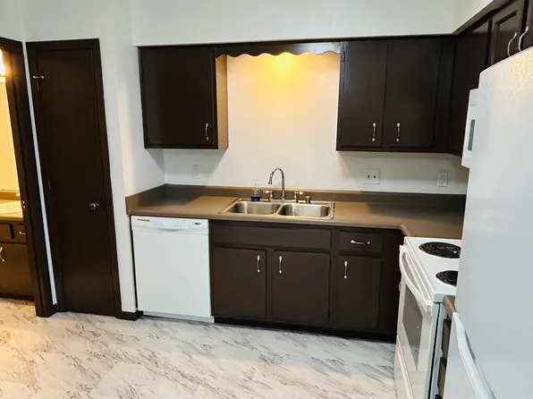 2611 W 60th St, Davenport, IA 52806