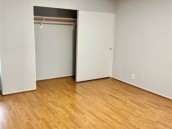 5th image of 8745 Landis View Ln