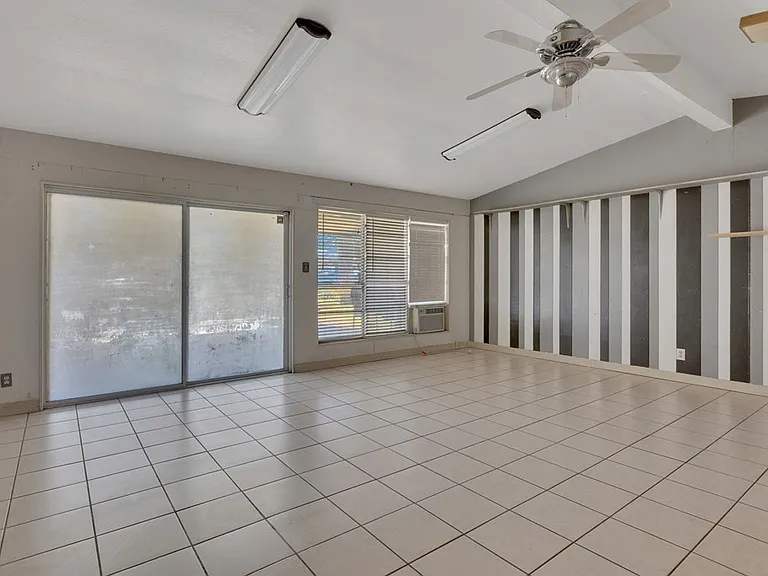 3524 W Shandon Ave — Photo 32