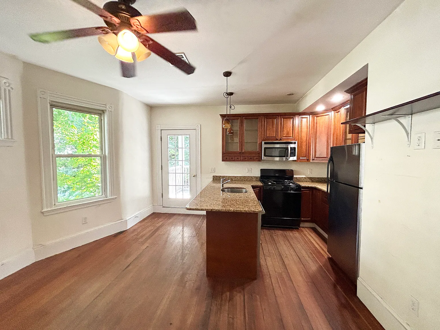 113 Hillside St — Photo 3