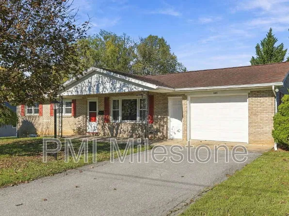 105 W Walter Ave, Greencastle, PA 17225