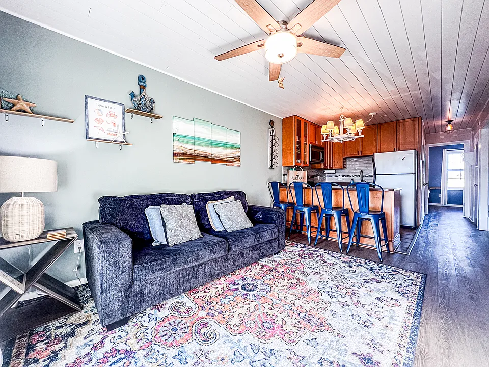 108 Lake Park Blvd S #210