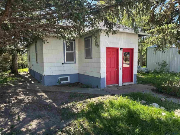 303 School St, Martin, SD 57551