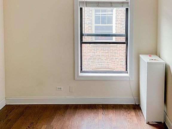 5th image of 524 W Cornelia Ave #319
