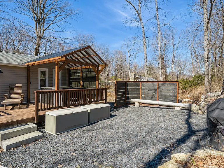 100 Poplar Ln — Photo 43