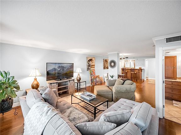 4th image of 400 E Colonial Dr APT 503