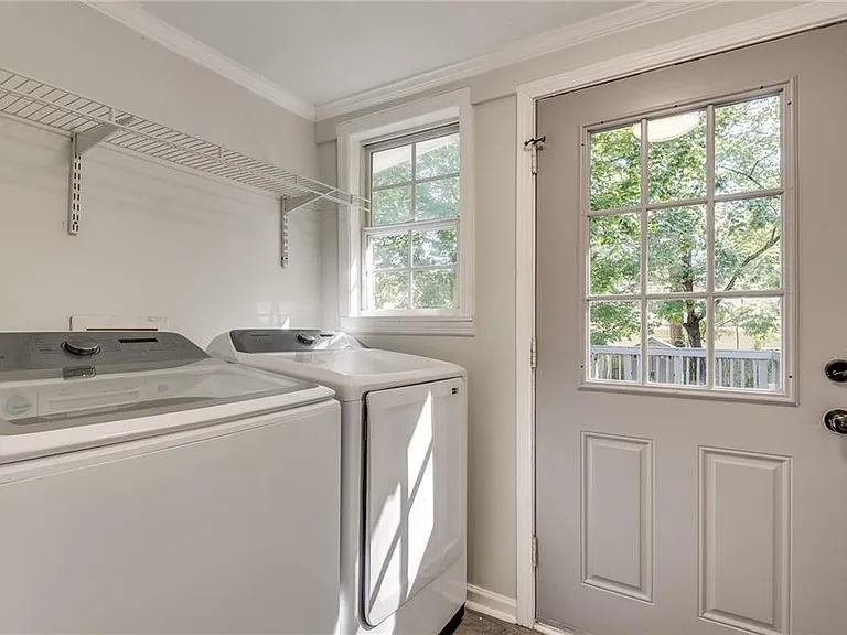 244 Laurel Ave SW — Photo 18
