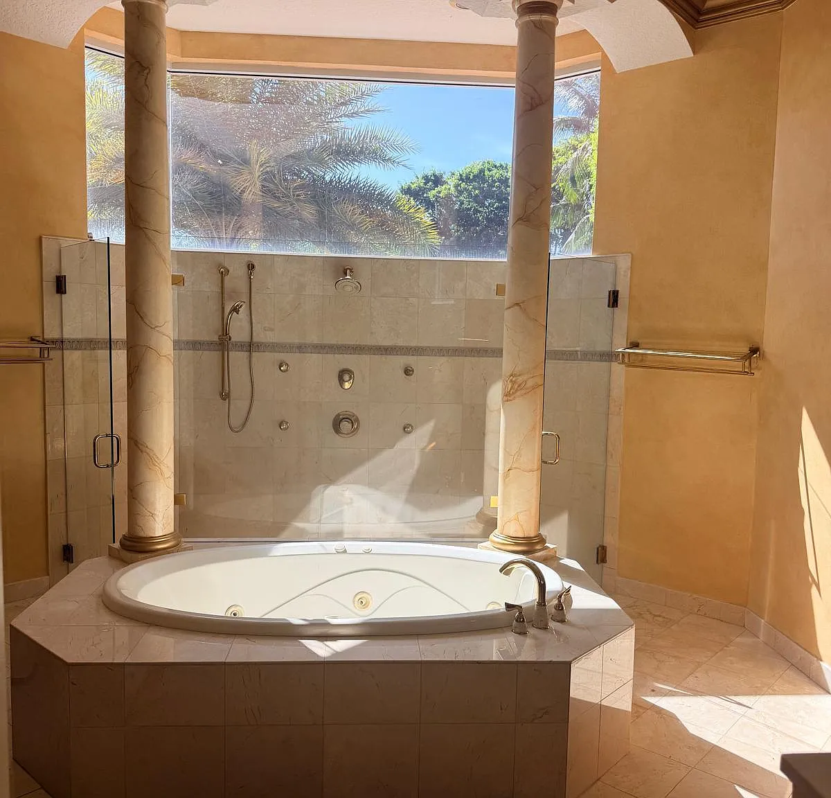5 bed, 5.5 bath, 4034 sqft, $6,100 — Photo 4