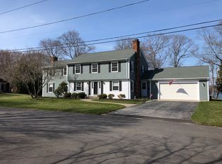 8 Broadview Dr, Barrington, RI 02806