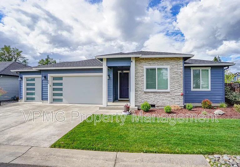 604 NW 25th Way — Photo 2