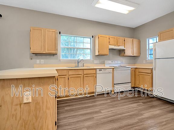 3rd image of 208 Wildflower Ln