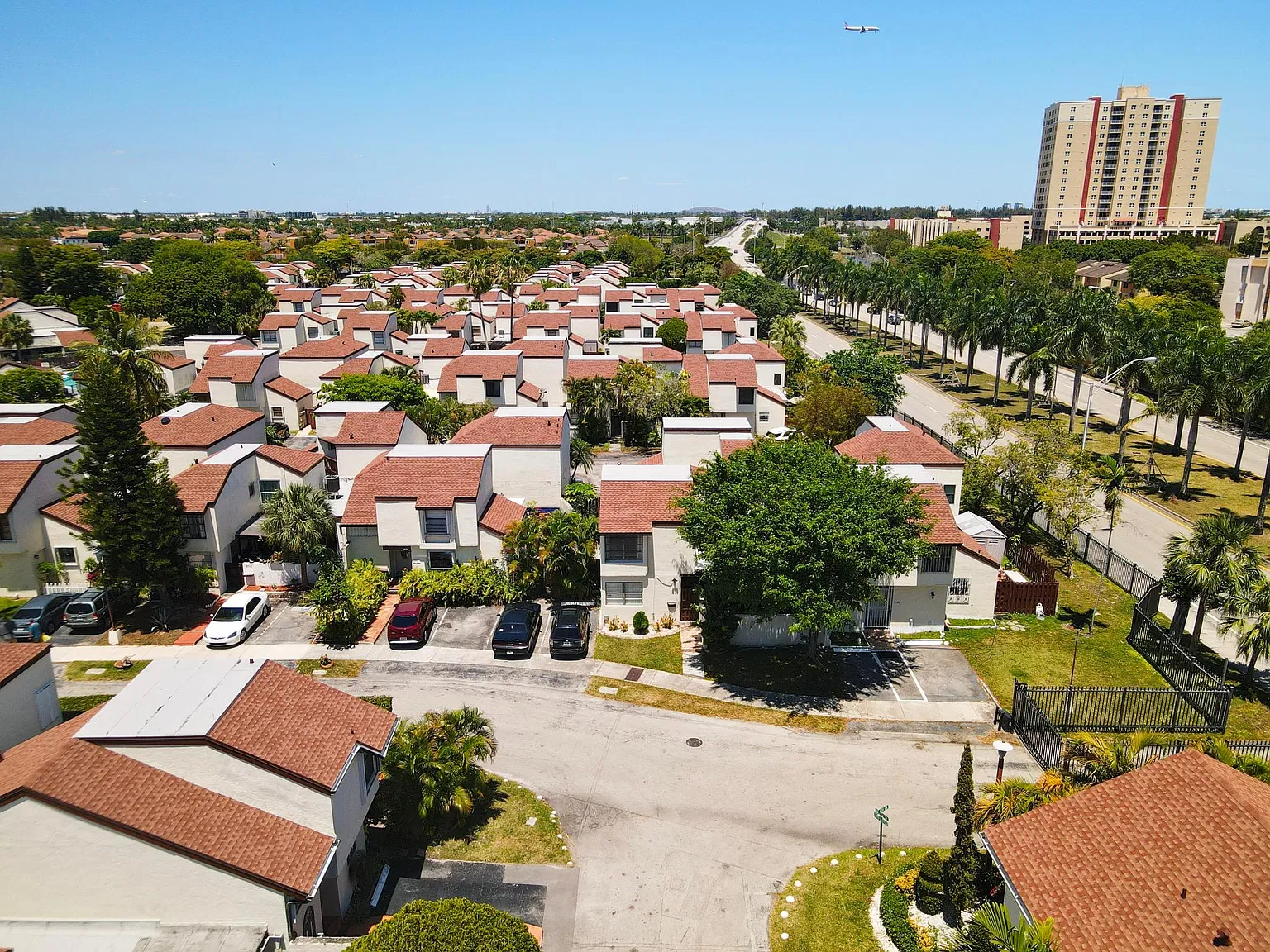 2 bed, 1.5 bath, 1100 sqft, $2,900 — Photo 3