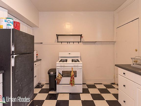 3rd image of 2203 W Montrose Ave #Ua3w