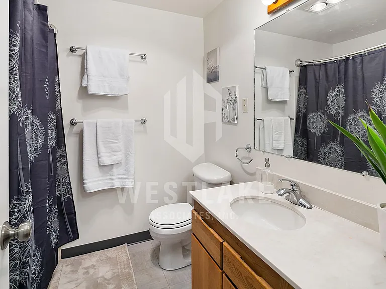 2546 Dexter Ave N #302 — Photo 11