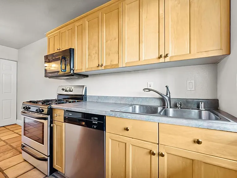 4775 Seminole Dr #105 — Photo 2