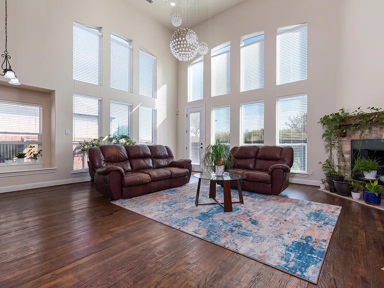 2555 Hannah Cir — Photo 12