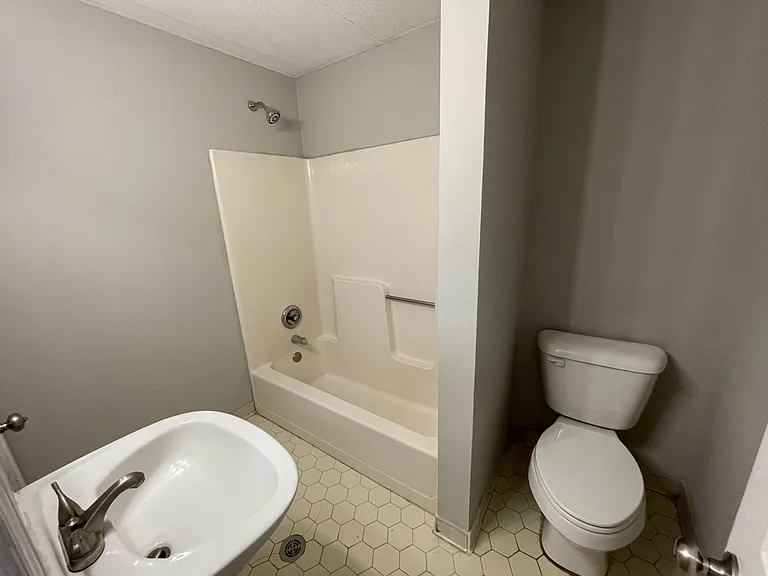 254 E Clayton Street — Photo 8