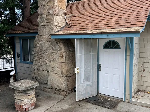 27601 Weirwood Dr, Lake Arrowhead, CA 92352