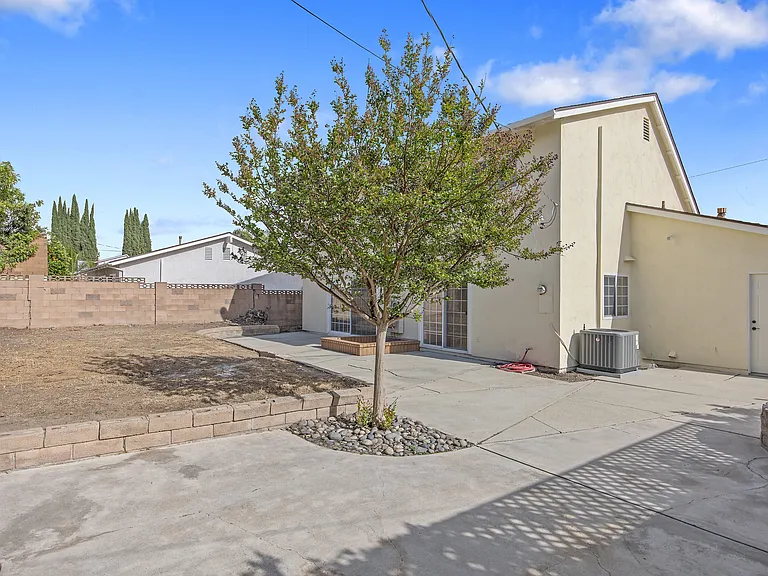 2087 Rhoda St — Photo 21