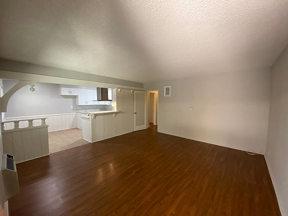 3rd image of 20336 Cohasset St APT 5