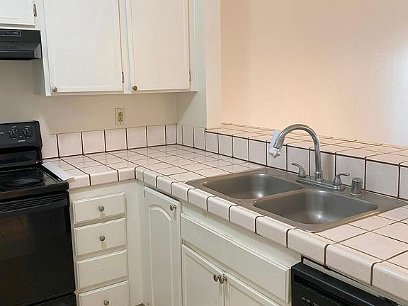 2nd image of 5995 Dandridge Ln
