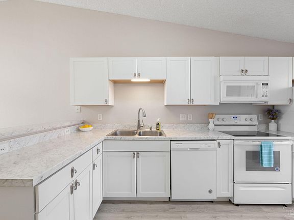2nd image of 2309 Trailwood Dr