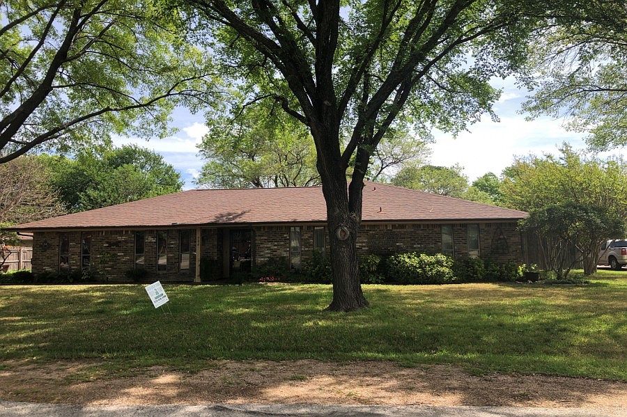 1st image of 504 Oakcrest Dr