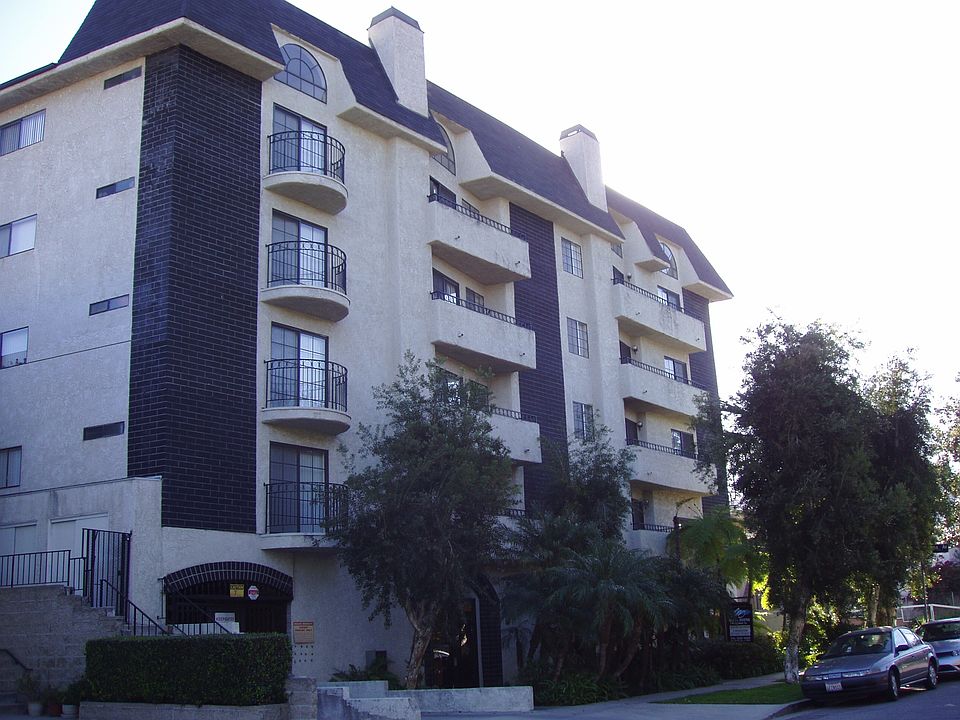 1st image of 14930 Moorpark St APT 401