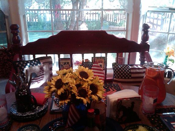 Kitchen Dining Area : Kitchen dining area has a bay window. Watch the birds come to feed in morning.