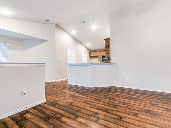 5th image of 2813 Lynx Ln