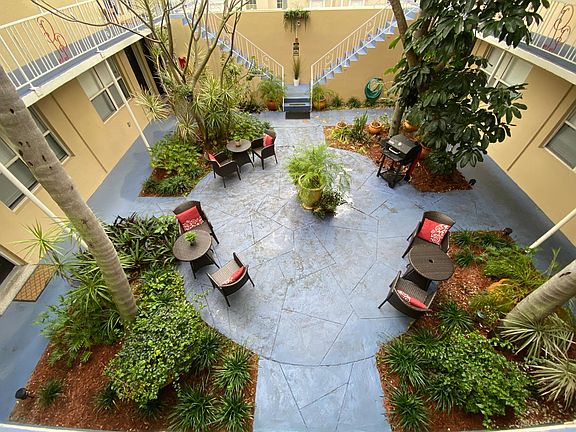 4th image of 425 2nd St N APT 28
