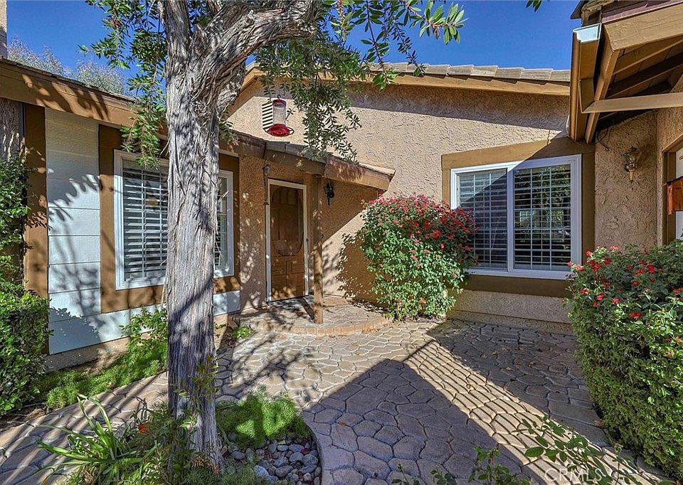 1st image of 25715 Lupita Dr