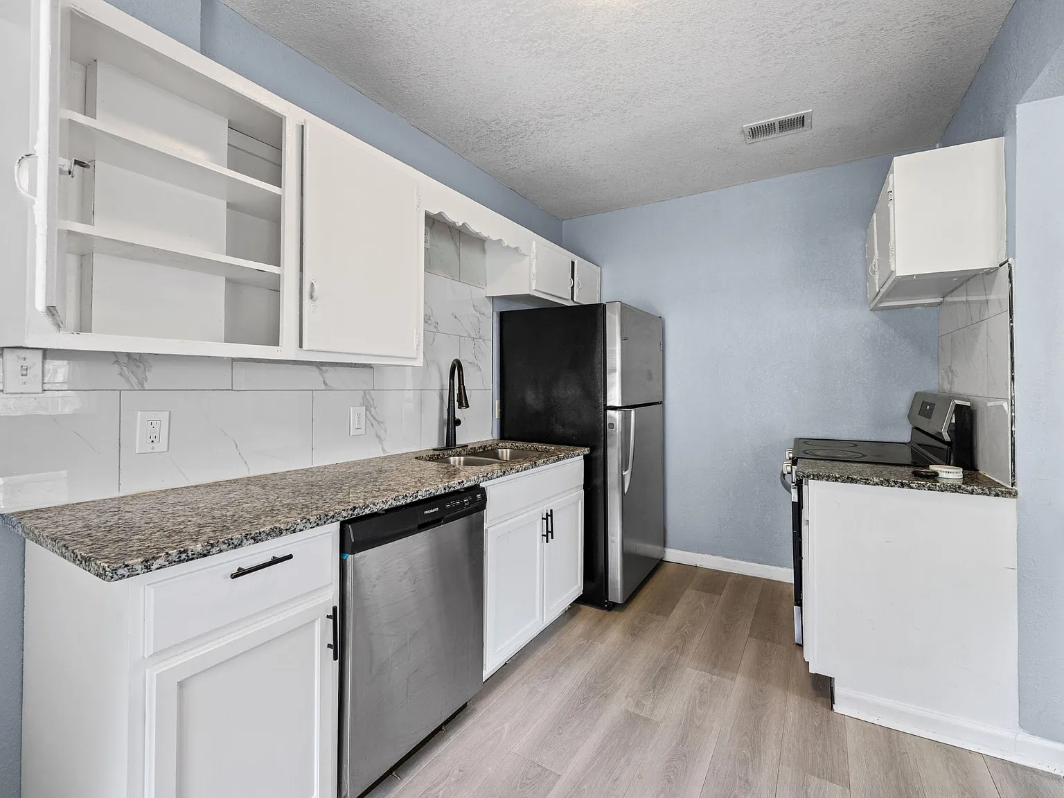 3 bed, 1.5 bath, $1,450 — Photo 3