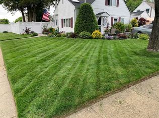 257 Center Ln, Levittown, NY 11756