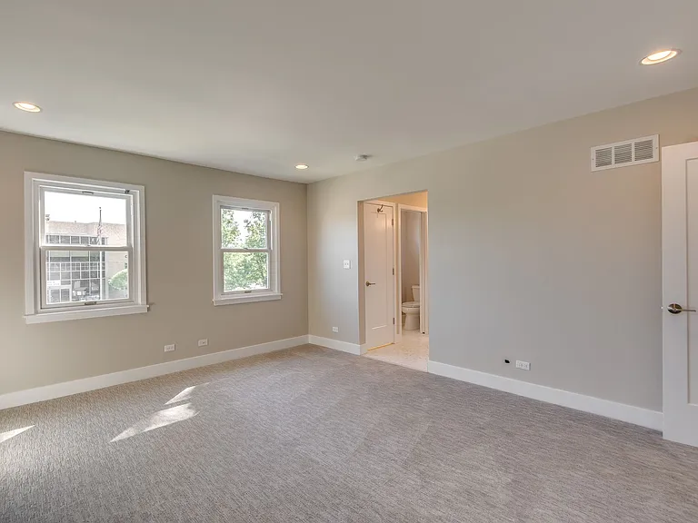 The Trevian Townhomes (Lake) — Photo 10