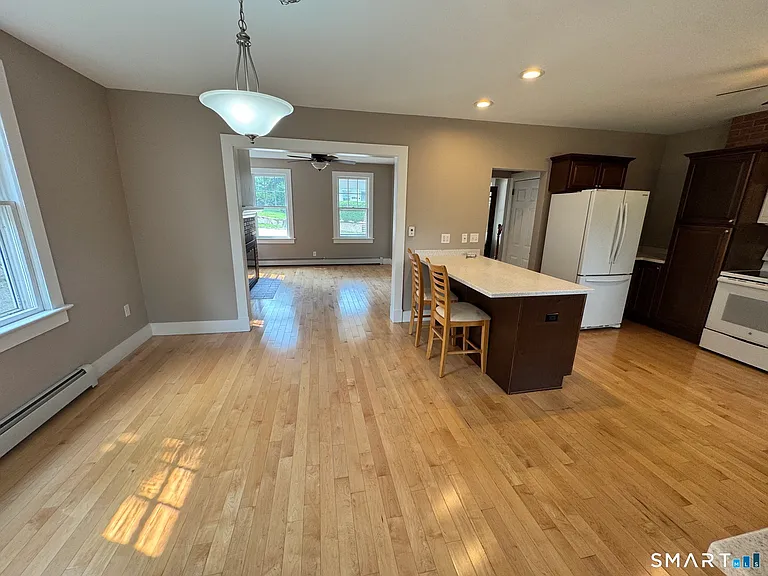 18 Spicer Ave — Photo 9