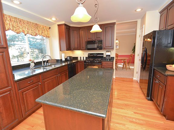 3rd image of 10185 Glenfield Ct
