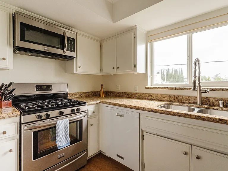 1016 Hancock Ave #6 — Photo 6