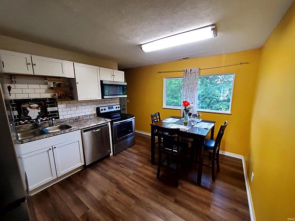 5th image of 717 Julia Ln