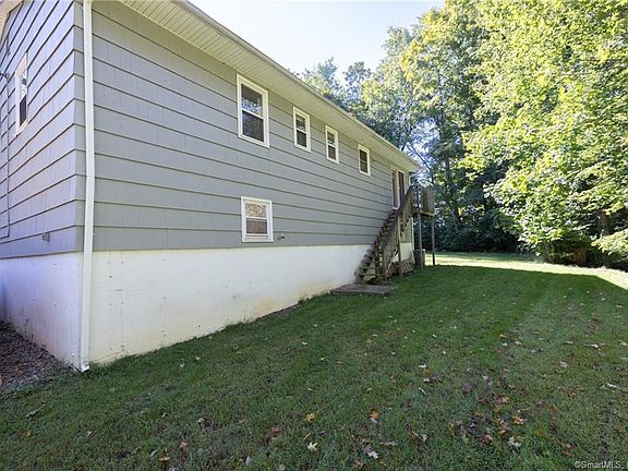 4th image of 26 Oak Hill Dr