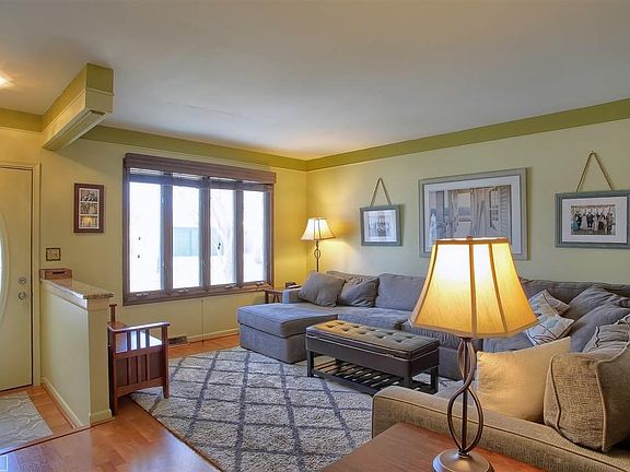 3rd image of 554 N William St