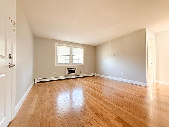 5th image of 31 Stonehenge Rd APT 3