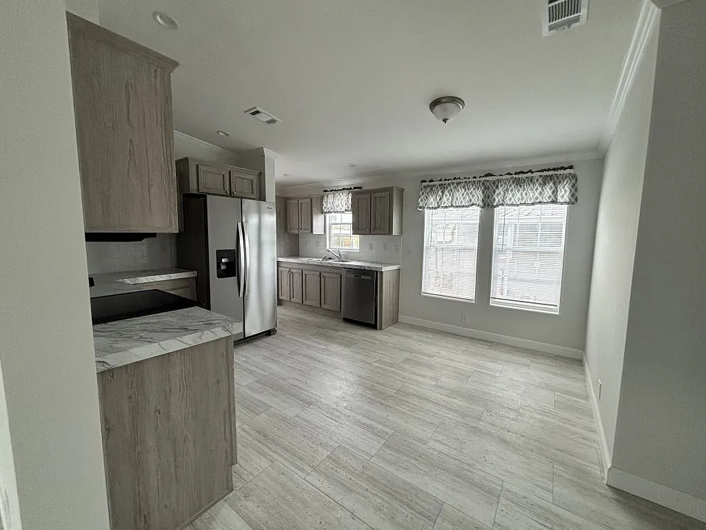 3 bed, 2.0 bath, 1042 sqft, $1,299 — Photo 4
