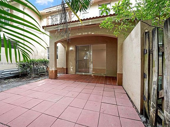 4th image of 104 Riverwalk Cir