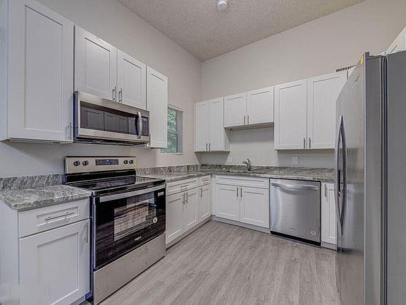 2nd image of 109 Oakwood Dr