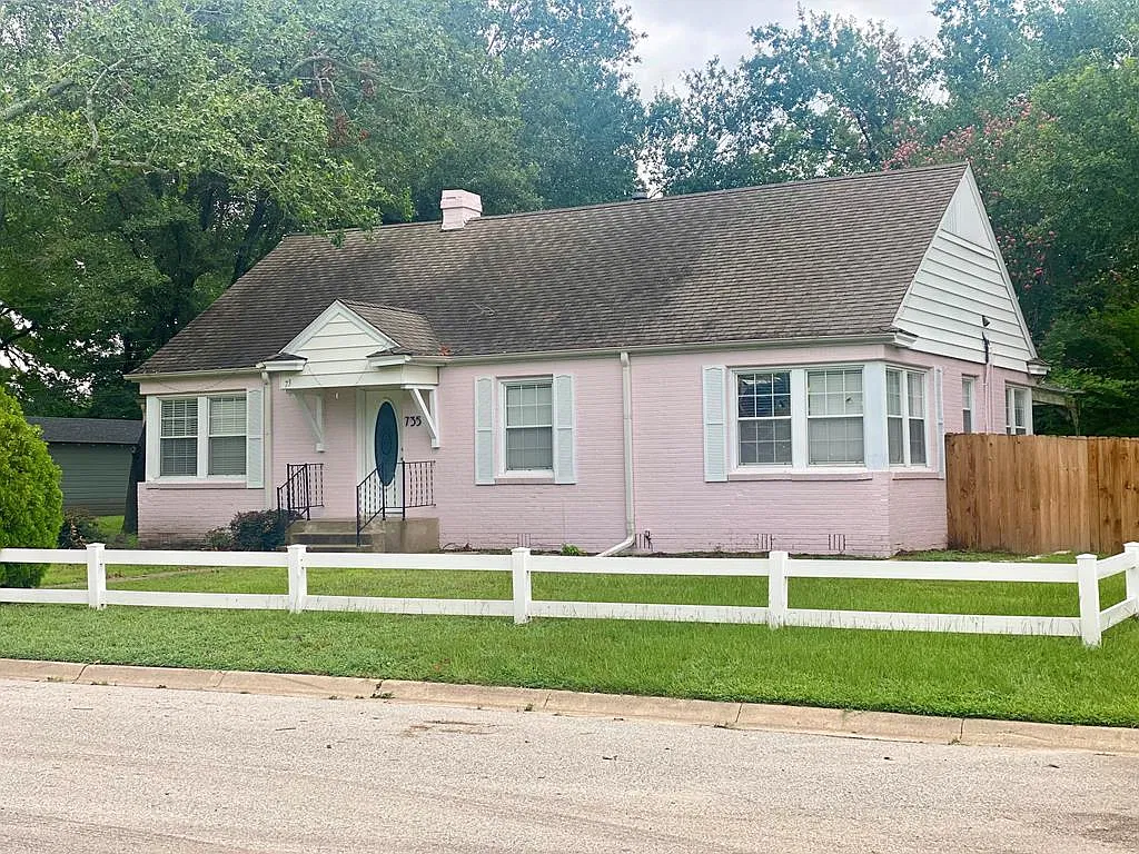 3 bed, 2.0 bath, 1500 sqft, $1,400 — Photo 1