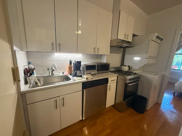 90 Thompson Street image 1 of 9