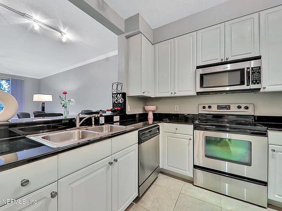 5th image of 8539 GATE Parkway #9209