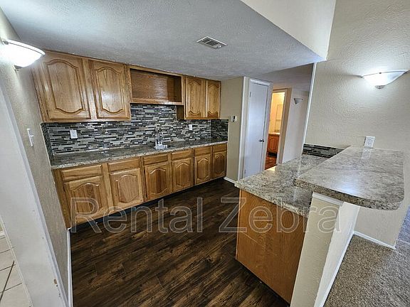 5th image of 3128 Woodlark Dr