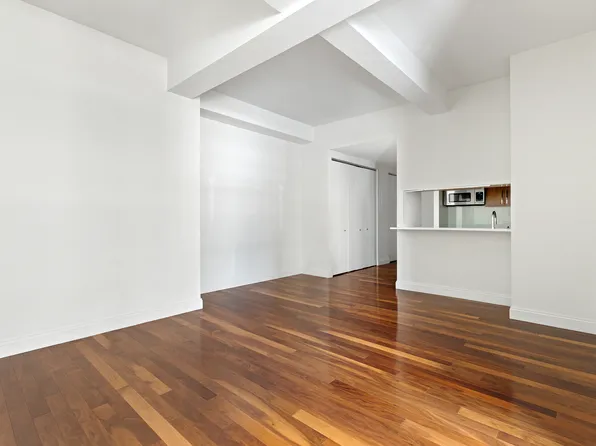 88 Greenwich Street 925 image 3 of 17